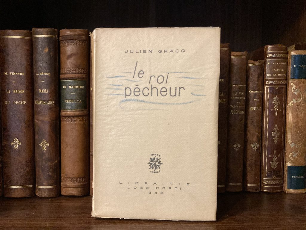 The front cover of the novel "Le Roie Pecheur" (The Fisher King), published in 1948 in Paris.
