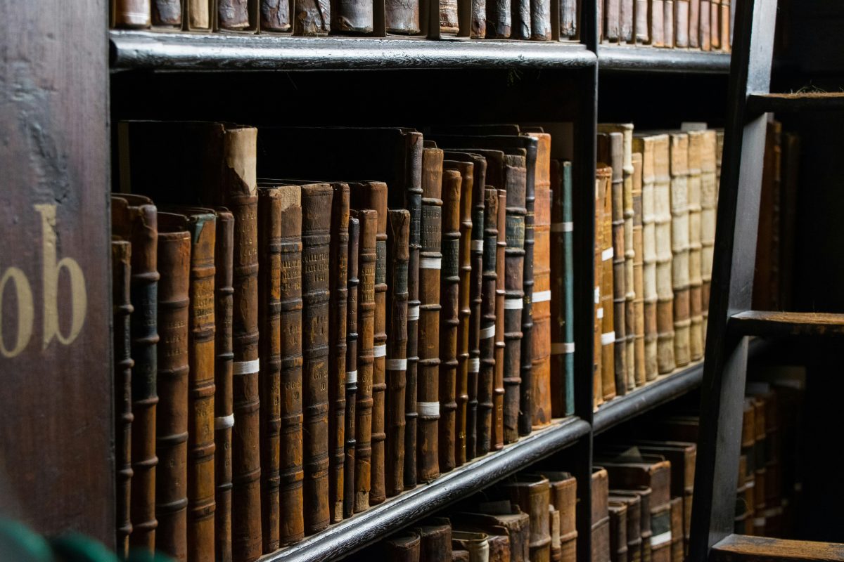 How to get the musty smell out of books? Easy